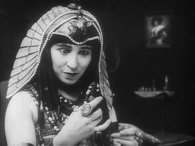 Szenenfoto aus dem Film 'The Dust of Egypt' © Vitagraph Company of America, General Film Company, Inc., 